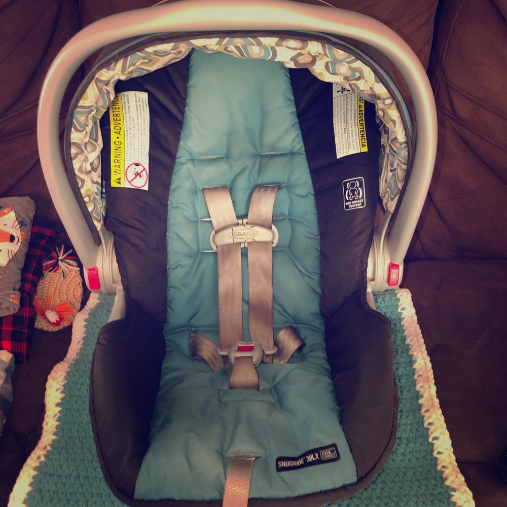 Graco car seat and base !